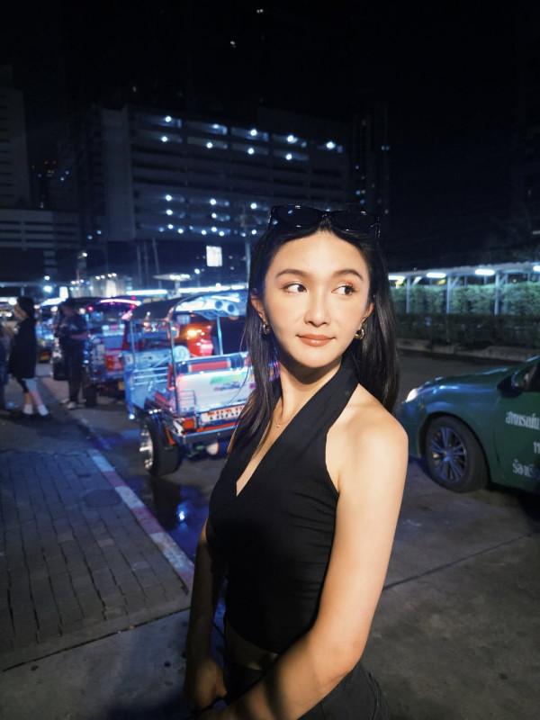 TVB「最索星二代」晒比堅尼相放題 性感側躺騷美胸惹網民激動：「Fit到漏」