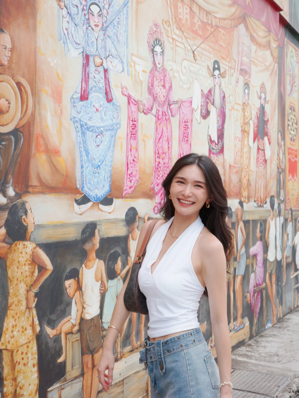 TVB「最索星二代」晒比堅尼相放題 性感側躺騷美胸惹網民激動：「Fit到漏」