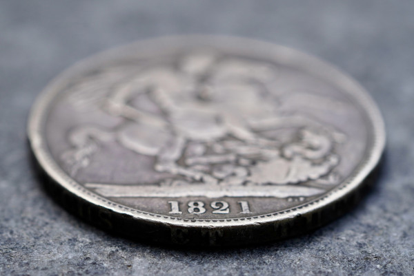 轉季靜電｜成日被「電」到啪啪聲？即學8招「斷電神技」：原來著錯衫！