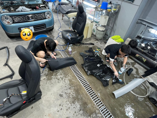 Tesla Model 3 地台直達電池慘遭「噴泉式」嘔吐淹沒 洗車店揭 $18000 天價清潔費背後