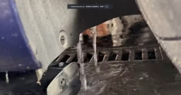 Tesla Model 3 地台直達電池慘遭「噴泉式」嘔吐淹沒 洗車店揭 $18000 天價清潔費背後