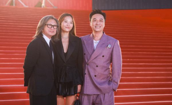 導演陳可辛駕平治G-Class越野車「自炒」失控撼樹車頭零件散落一地【有片】