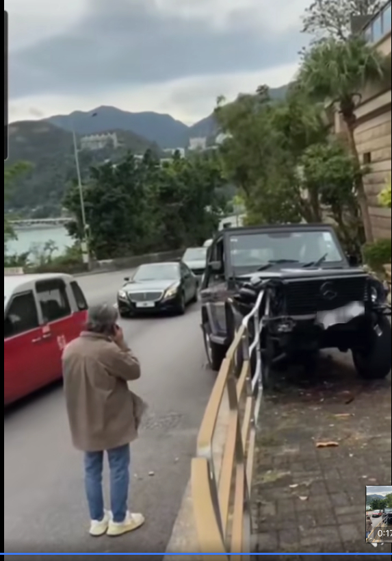 導演陳可辛駕平治G-Class越野車「自炒」失控撼樹車頭零件散落一地【有片】