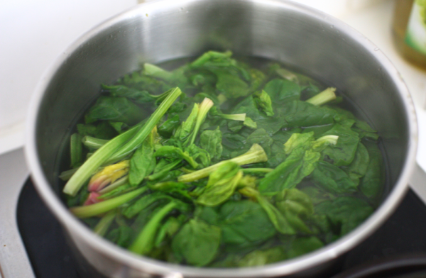 煮麵烚菜水秒變神級去污劑！專家揭隱藏用法／1步驟K.O.碗盤油污、通水管堵塞