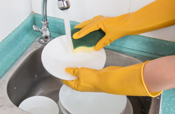 煮麵烚菜水秒變神級去污劑！專家揭隱藏用法／1步驟K.O.碗盤油污、通水管堵塞