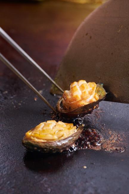 九龍東皇冠假日酒店自助餐買1送1！人均$359起 3小時任食鴨肝/乳豬/和牛柳/鮑魚！