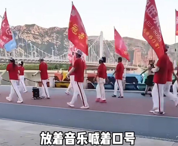 內地「暴走團」大媽大叔強勢攻港！西九音樂步操惹側目！知情人驚揭早有惡名