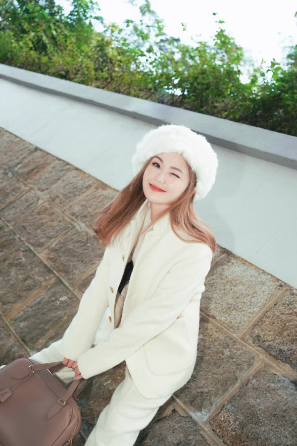 阿Sa蔡卓妍認愛一星期即同居試婚？男友夜訪豪宅打得火熱 姐弟戀進度超前