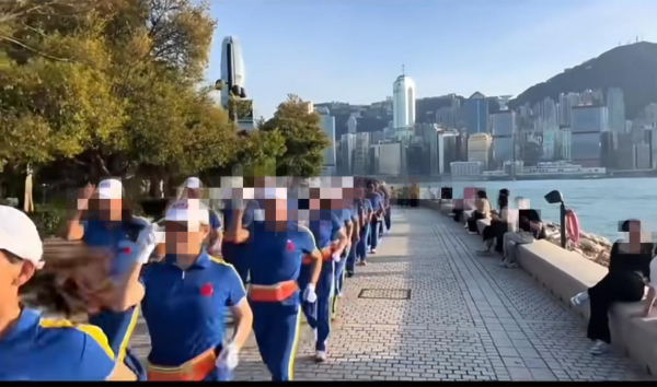 內地「暴走團」大媽大叔強勢攻港！西九音樂步操惹側目！知情人驚揭早有惡名