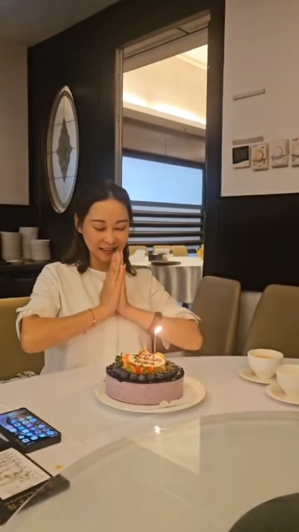 楊卓娜16歲親生女豹豹近照曝光亭亭玉立！身形高䠷氣質超絕愈大愈似媽媽