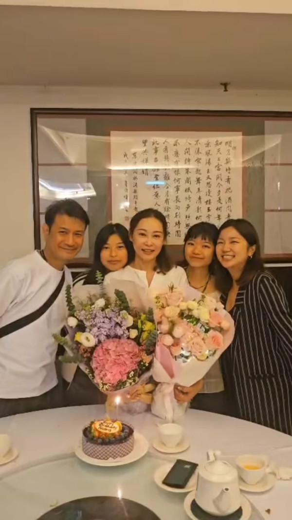 楊卓娜16歲親生女豹豹近照曝光亭亭玉立！身形高䠷氣質超絕愈大愈似媽媽