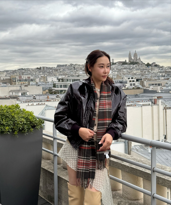 楊卓娜16歲親生女豹豹近照曝光亭亭玉立！身形高䠷氣質超絕愈大愈似媽媽