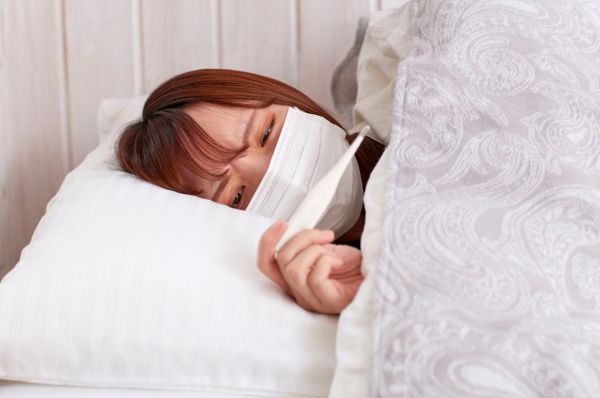 健康謠言破解！多喝骨頭湯能補鈣？左側睡會壓心臟？拆解11大常見健康謬誤