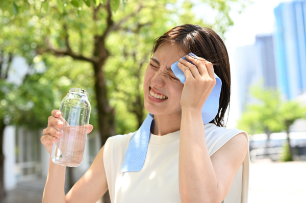 健康謠言破解！多喝骨頭湯能補鈣？左側睡會壓心臟？拆解11大常見健康謬誤