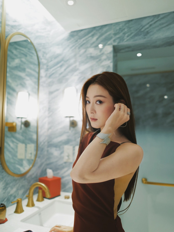 萬千星輝2025｜曾國祥驚喜現身力撐老婆王敏奕得獎 激罕合體低調示愛：你努力得來的