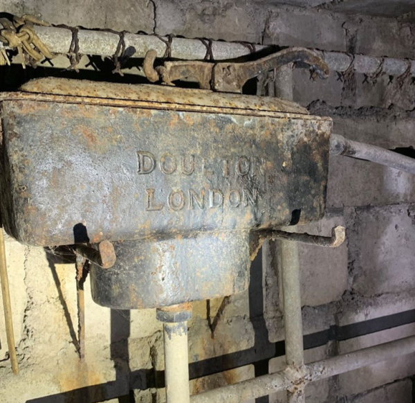 慎入！香港最核突公廁TOP3排名！筲箕灣「恐懼鬥室」奪冠 網民：睇完想嘔