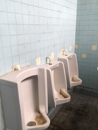 慎入！香港最核突公廁TOP3排名！筲箕灣「恐懼鬥室」奪冠 網民：睇完想嘔