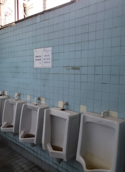 慎入！香港最核突公廁TOP3排名！筲箕灣「恐懼鬥室」奪冠 網民：睇完想嘔