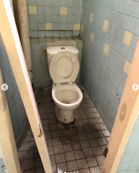 慎入！香港最核突公廁TOP3排名！筲箕灣「恐懼鬥室」奪冠 網民：睇完想嘔