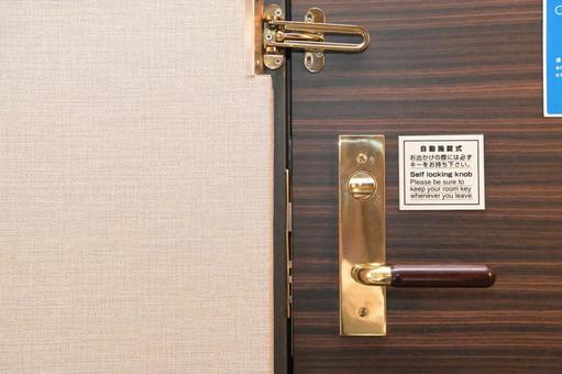 入住酒店先別急著換拖鞋! 專家公開4件事「沒做」最危險!