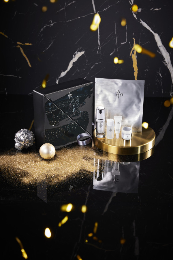 AP BEAUTY 家用醫美級節日修護套裝 HK$950(包括M.D. 膠原再生緊緻雙效安瓶0.9g+10g、M.D. 充盈亮顏精華水15ml、M.D. 緊緻撫紋雙效眼部填充精華3ml、M.D. 膠原重建緊緻雙效面霜7ml、M.D. 膠原重建緊緻雙效面膜 1pc)