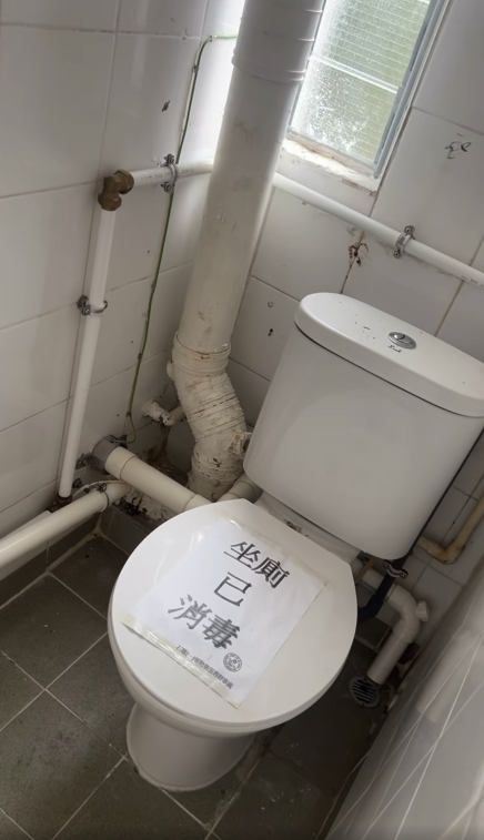 廁所及廚房都在陽台位置，雖然空間不大，但勝在方正實用、採光良好。圖片來源：Facebook@公屋討論區