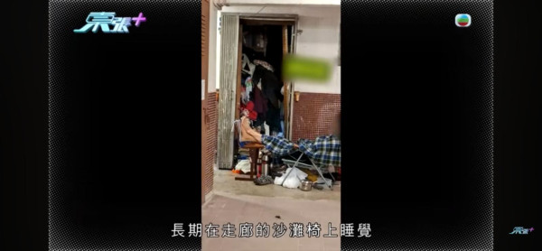 東張西望｜黃大仙垃圾屋變「曱甴竇」伯伯瞓走廊8年！義工清出8車垃圾：曱甴密密麻麻