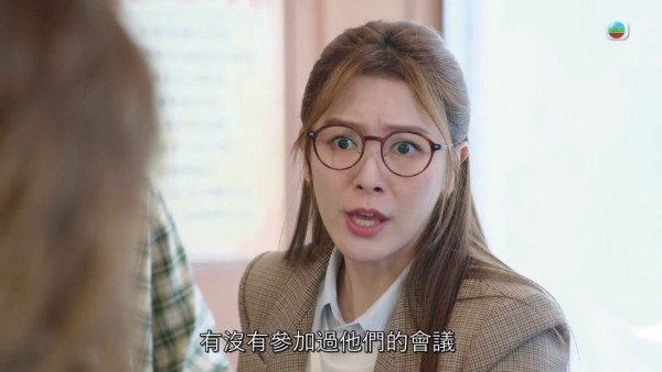 新聞女王2|王敏奕盛世美顏獲激讚零死角 驚青扁嘴樣超可愛!網民:靚到Dum一聲