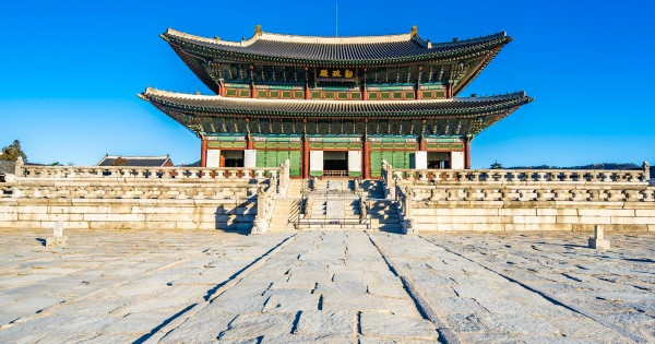 疑中國遊客首爾景福宮下當眾大便 無品行為引眾怒 韓律師批:無法理解