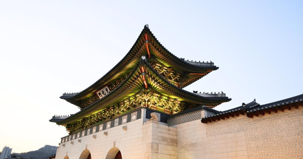 疑中國遊客首爾景福宮下當眾大便 無品行為引眾怒 韓律師批:無法理解