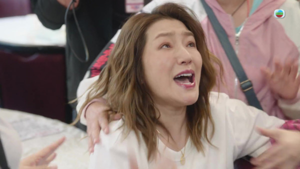 新聞女王2|關寶慧相隔25年再與佘詩曼合體拍劇 客串一集重覆爆喊致體力透支