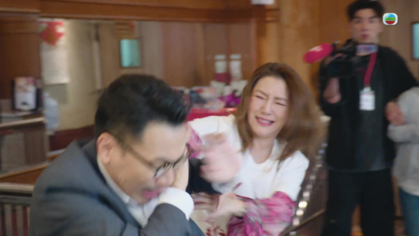 新聞女王2|關寶慧相隔25年再與佘詩曼合體拍劇 客串一集重覆爆喊致體力透支