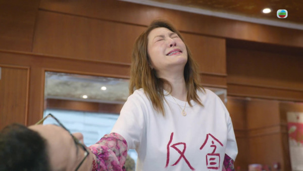 新聞女王2|關寶慧相隔25年再與佘詩曼合體拍劇 客串一集重覆爆喊致體力透支