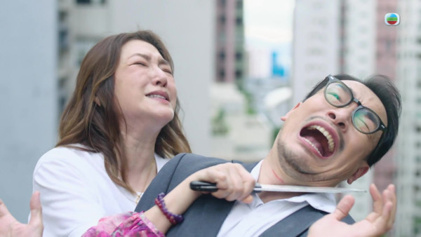 新聞女王2|關寶慧相隔25年再與佘詩曼合體拍劇 客串一集重覆爆喊致體力透支