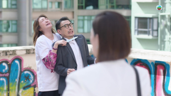 新聞女王2|關寶慧相隔25年再與佘詩曼合體拍劇 客串一集重覆爆喊致體力透支