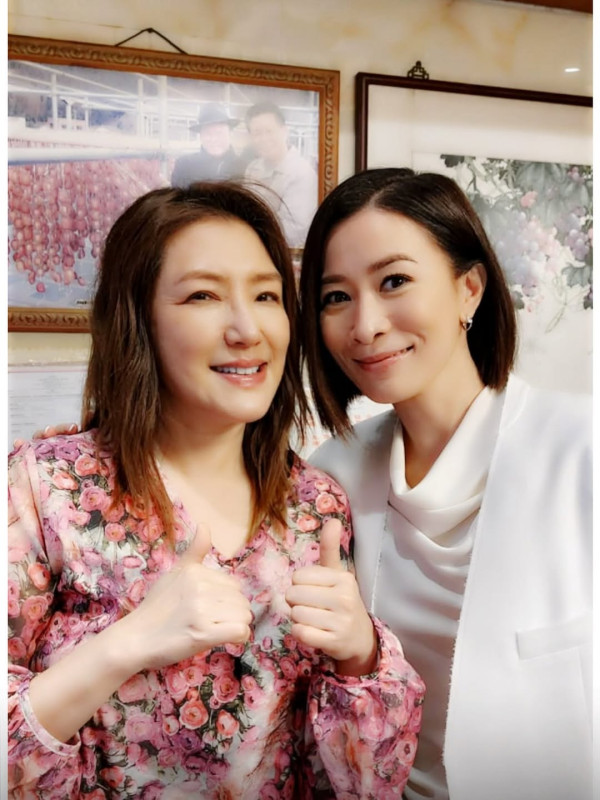 新聞女王2|關寶慧相隔25年再與佘詩曼合體拍劇 客串一集重覆爆喊致體力透支