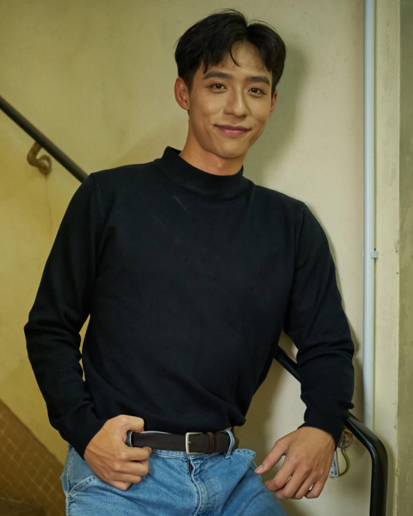 迪士尼驚現「190cm男神」船長！高顏值似韓星！網民急起底：原來拍過劇？