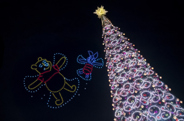 香港迪士尼20周年聖誕狂歡派對！必睇5大亮點：夢幻飄雪無人機表演、優獸大都會冬甩主題店！