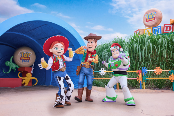 香港迪士尼20周年聖誕狂歡派對！必睇5大亮點：夢幻飄雪無人機表演、優獸大都會冬甩主題店！