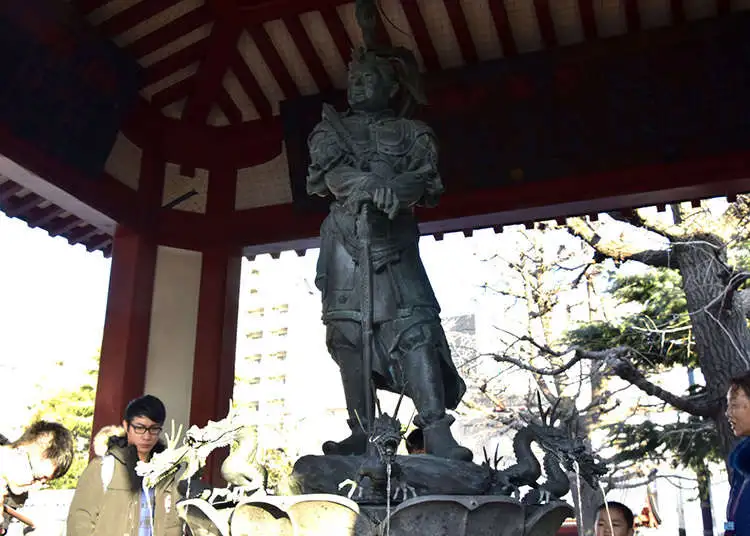 淺草寺本堂參拜流程。圖片來源：Live Japan