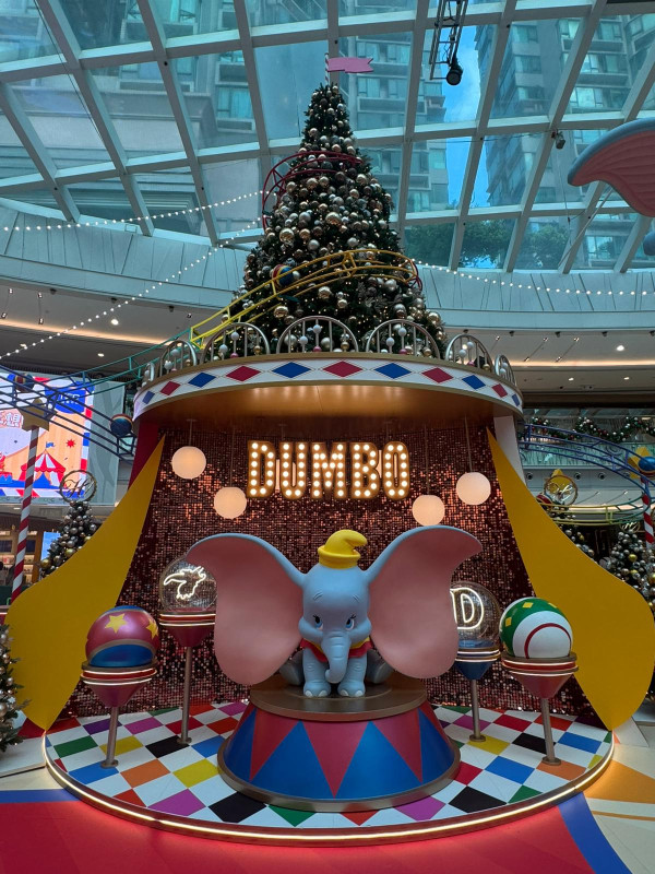 聖誕樹打卡2025|全港10+特色聖誕樹懶人包!中環20米高巨型聖誕樹、迪士尼夢幻飄雪聖誕樹(持續更新)