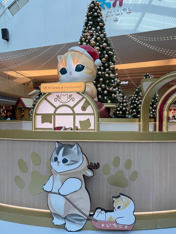 聖誕樹打卡2025|全港10+特色聖誕樹懶人包!中環20米高巨型聖誕樹、迪士尼夢幻飄雪聖誕樹(持續更新)