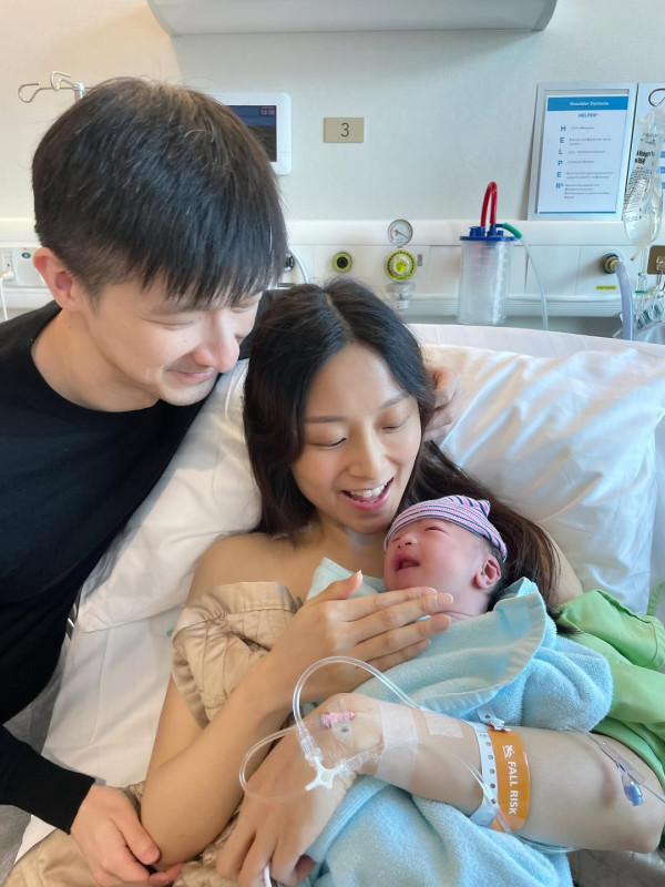 年度回顧｜盤點2025年娛樂圈16位新手爸媽 TVB模範夫妻結婚7年終報喜！呢位秘密生B最震撼！
