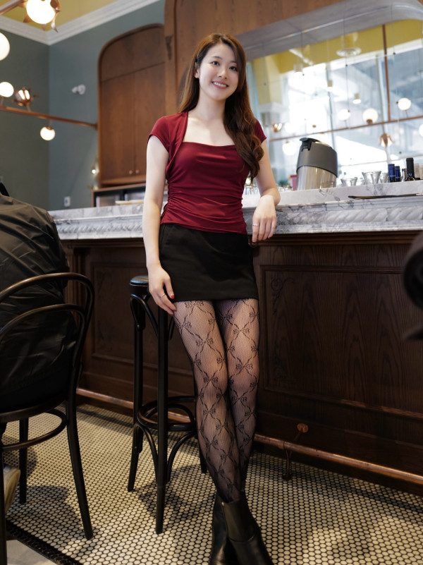 前TVB力捧小花敗走香港近照晒黑絲 擔正女一後跌落谷底淪失蹤人口