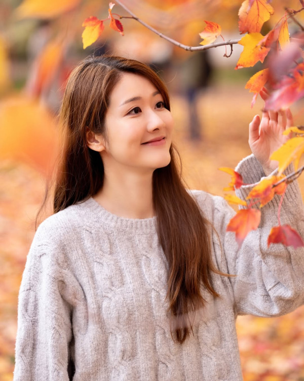 前TVB力捧小花敗走香港近照晒黑絲 擔正女一後跌落谷底淪失蹤人口