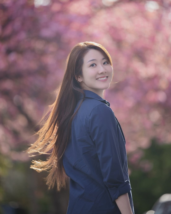 前TVB力捧小花敗走香港近照晒黑絲 擔正女一後跌落谷底淪失蹤人口