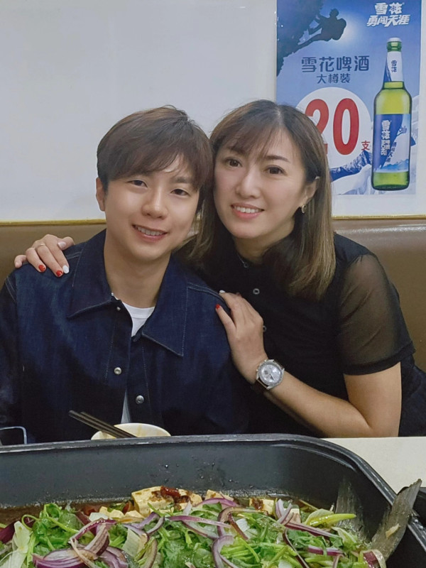 《新聞女王》原作者猛料身份曝光背景起底！新聞界學霸轉職金融 原來係旅遊KOL小斯閨密