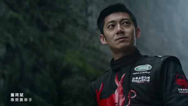 有片！國產越野車挑戰張家界「天門天梯」失手 溜坡撞毀景區護欄惹爭議 