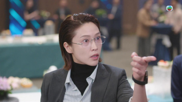 新聞女王2|蔣祖曼女企業家造型掀熱議 三句「我鍾意你呀文慧心」惹關注