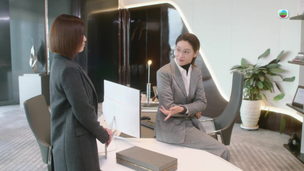 新聞女王2｜蔣祖曼女企業家造型掀熱議 三句「我鍾意你呀文慧心」惹關注 